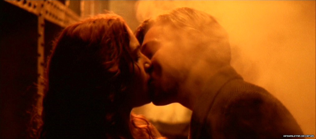 titanic_deleted-scenes_a-kiss-in-the-boiler-room_004